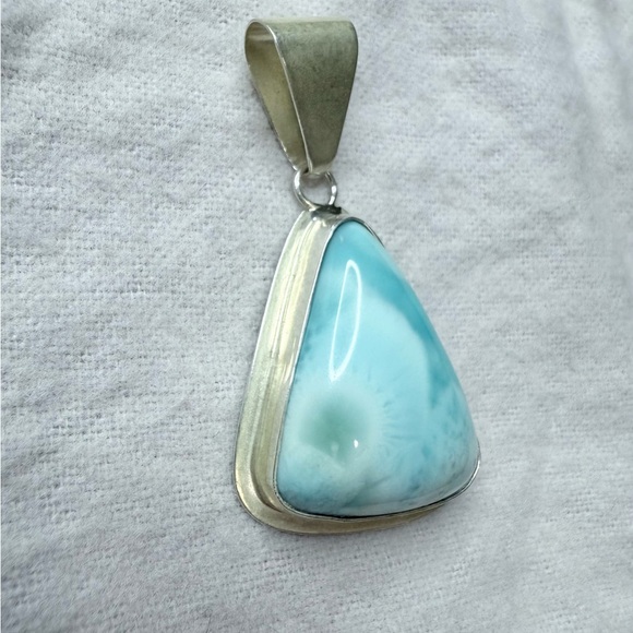 Elegant Natural Blue Larimar Pendant - Picture 1 of 8